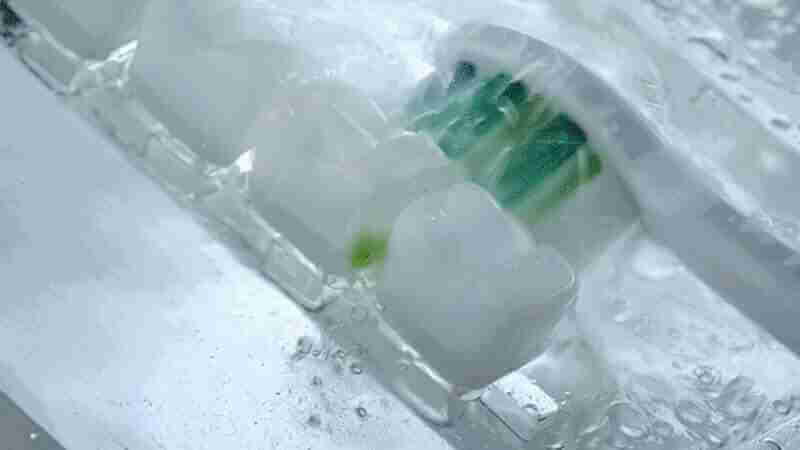 声波电动牙刷和旋转电动牙刷有什么区别 Sonic-bristles-cleaning