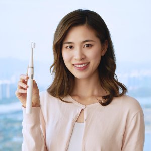Small electric toothbrush